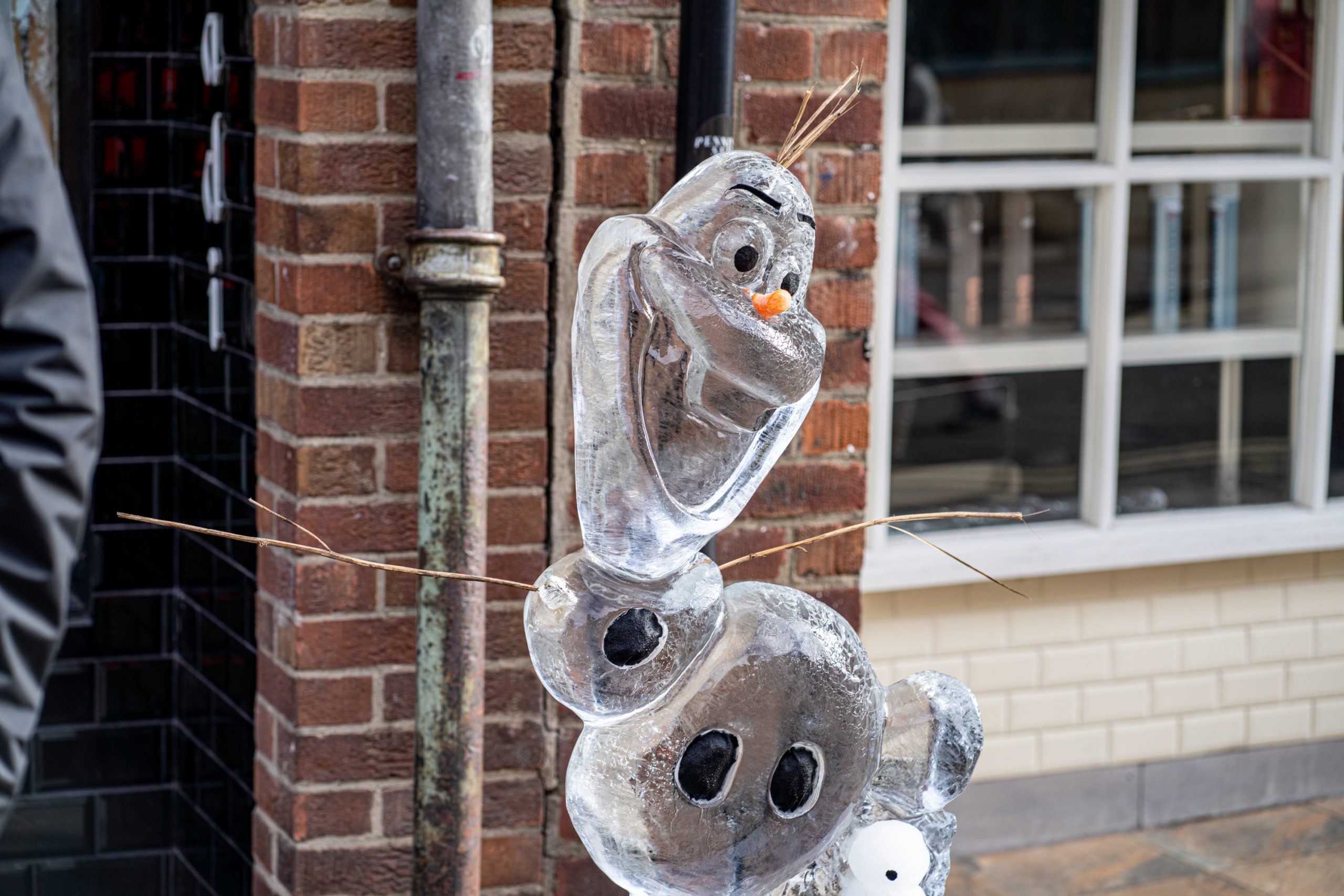 olaf ice sculpture